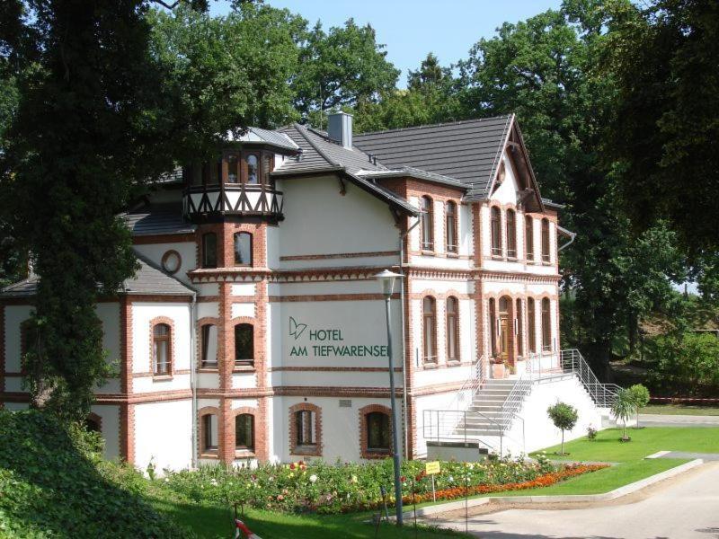 Hotel Am Tiefwarensee 외부 사진